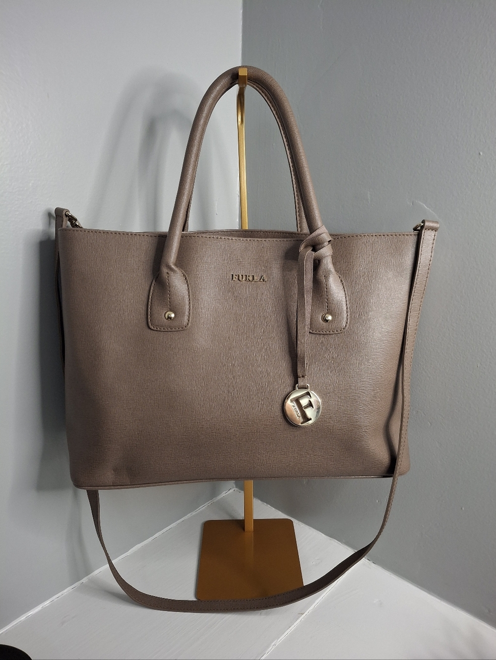 Furla Taupe Saffiano Leather Tote w/ Crossbody Strap  Made in Italy  EUC